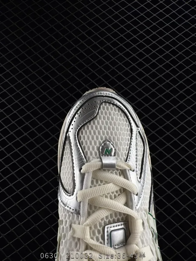New Balance 2002R Blanc Gris Vert Sneakers Lifestyle 2