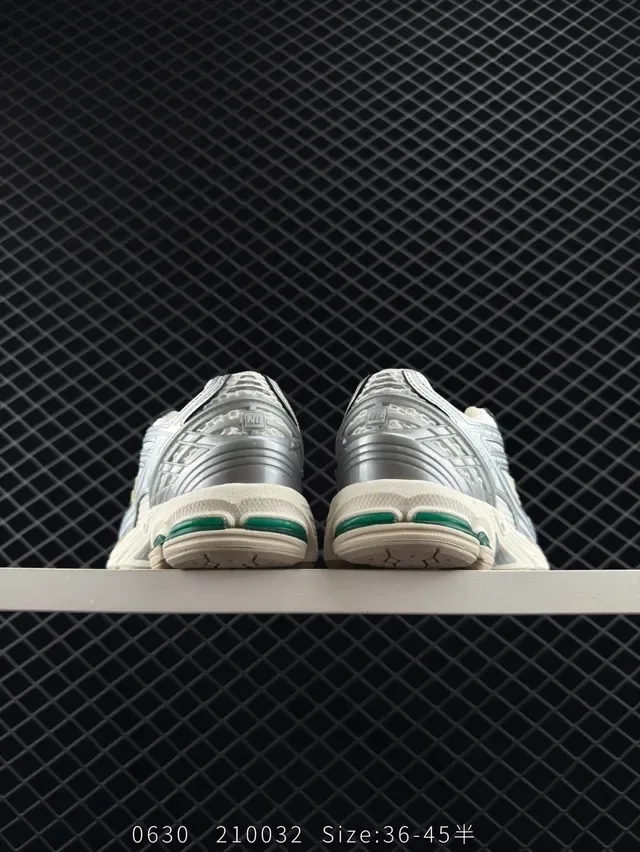 New Balance 2002R Blanc Gris Vert Sneakers Lifestyle 3