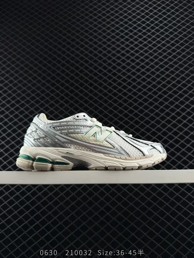 New Balance 2002R Blanc Gris Vert Sneakers Lifestyle 6