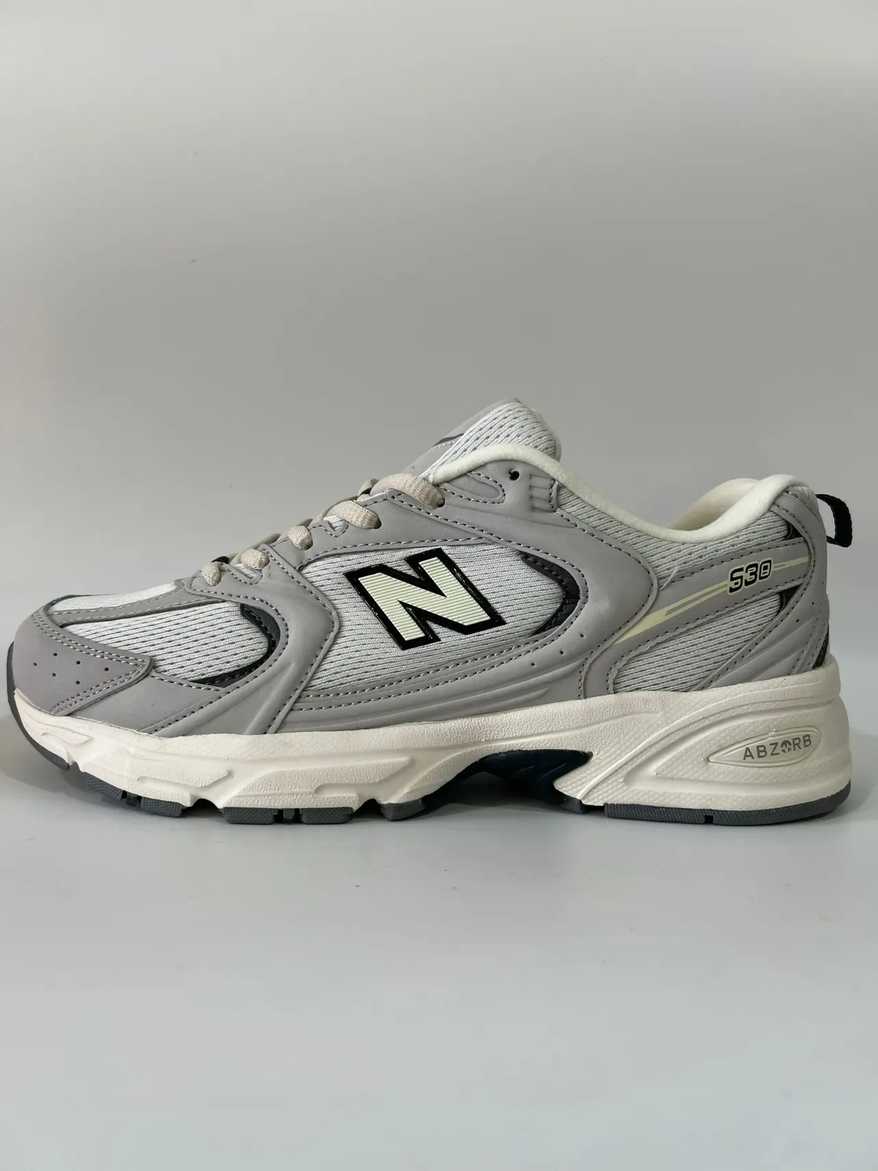 New Balance 530 Gris y Off-White Zapatillas Lifestyle 2