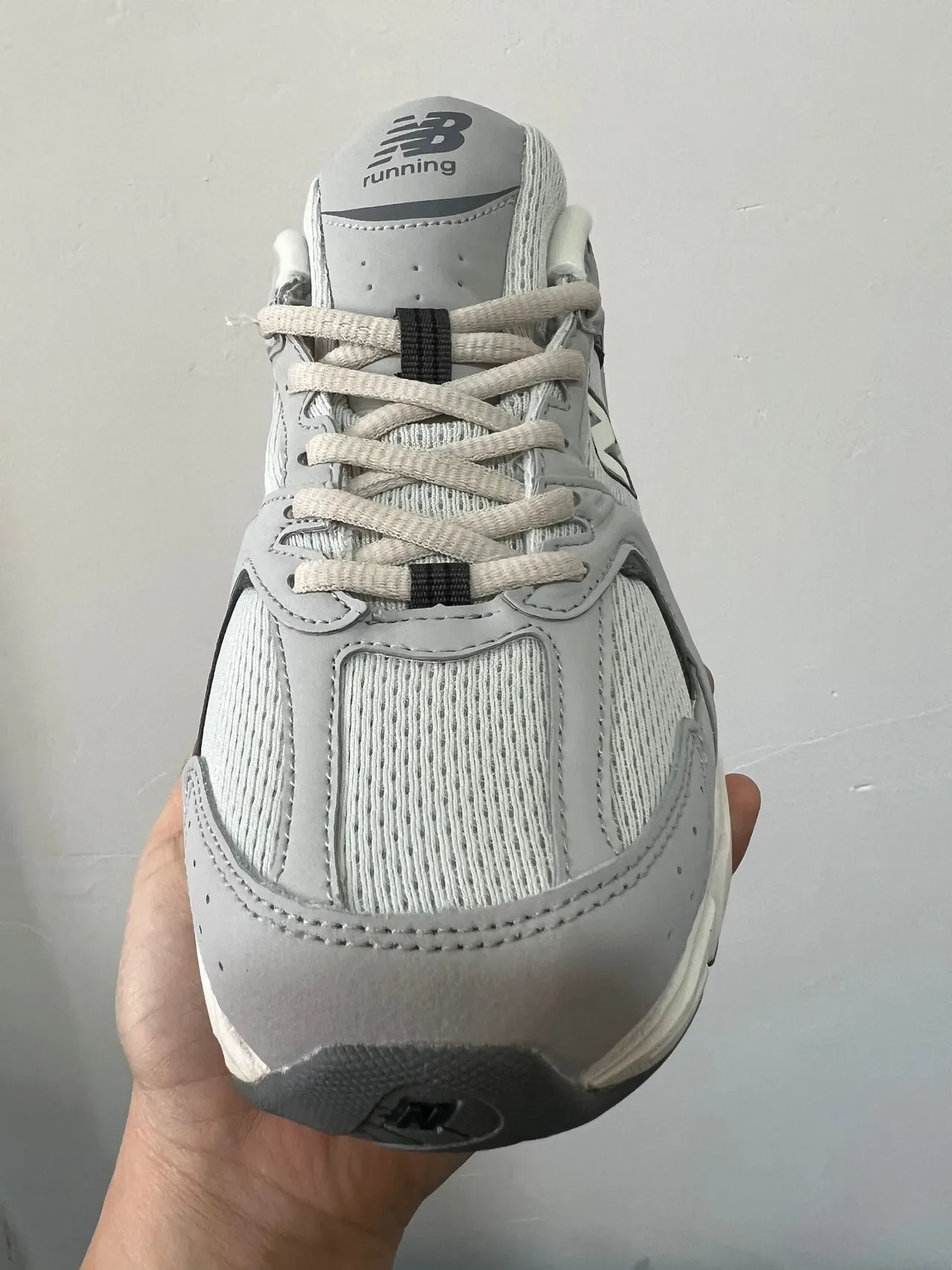 New Balance 530 Gris y Off-White Zapatillas Lifestyle 3