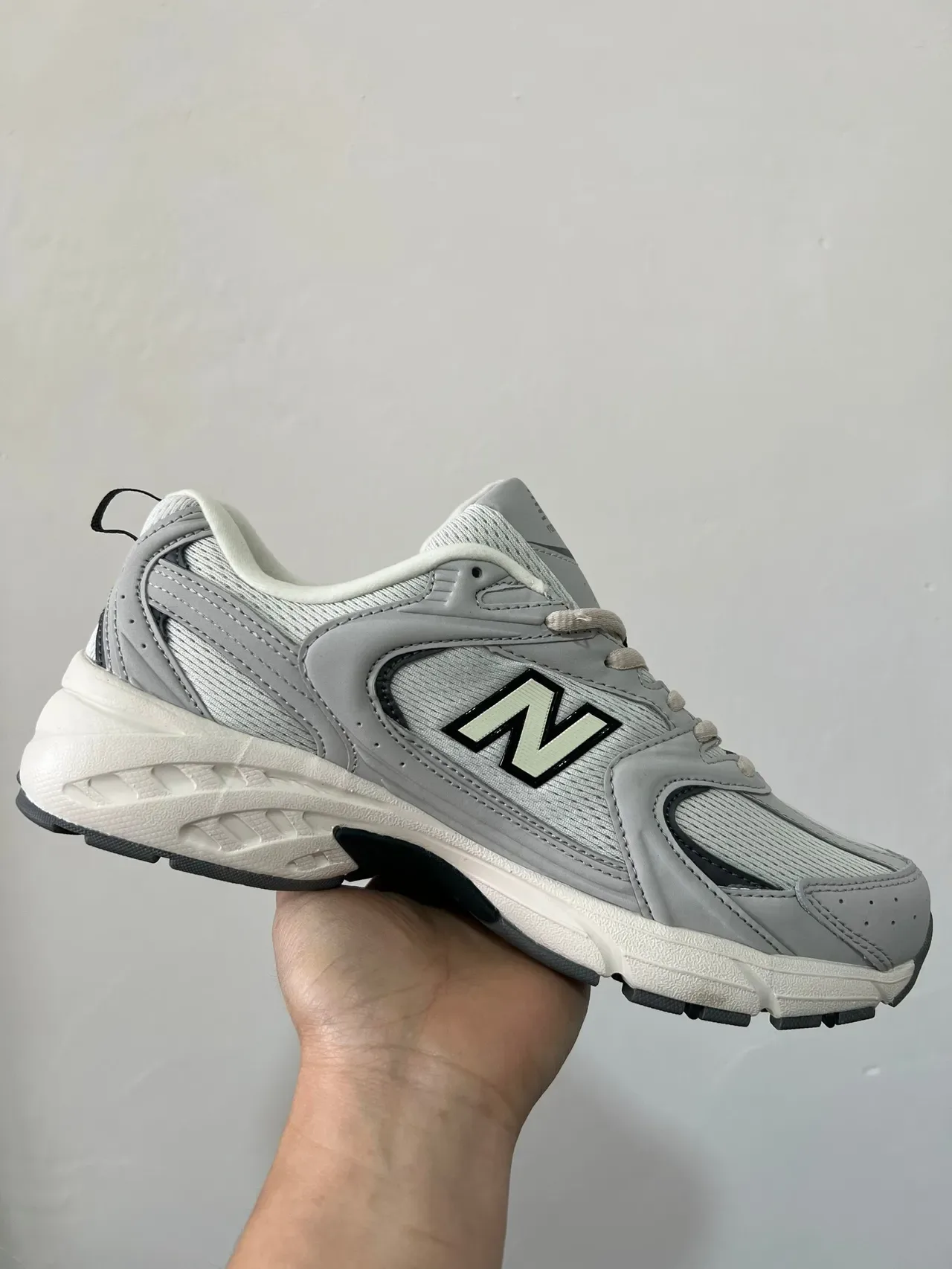 New Balance 530 Gris y Off-White Zapatillas Lifestyle 4