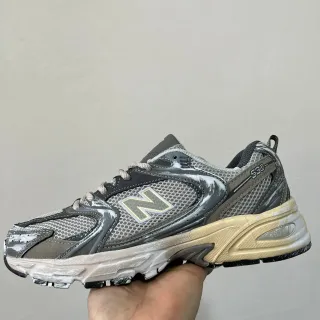 New Balance 530 أحذية رياضية أسلوب حياة رمادي بيج مع رذاذ الطلاء