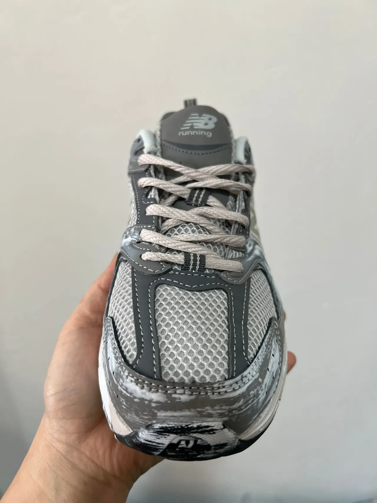 New Balance 530 أحذية رياضية أسلوب حياة رمادي بيج مع رذاذ الطلاء 5
