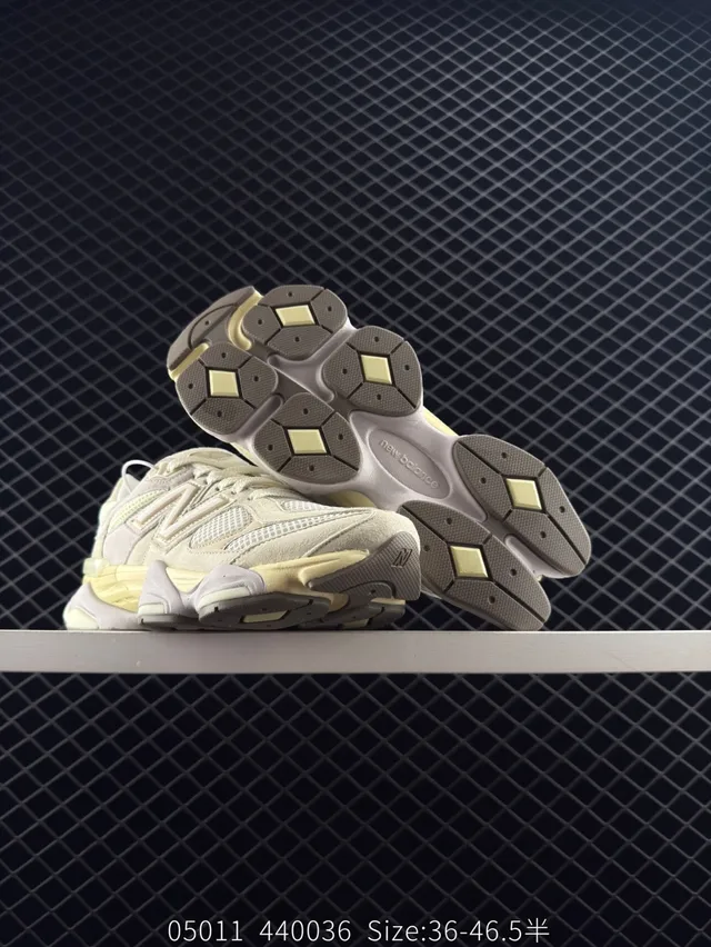 New Balance 9060 beige et jaune pâle sneakers chunky 3