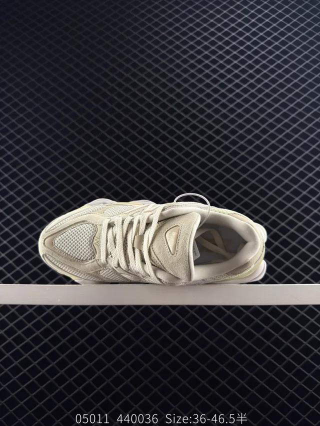New Balance 9060 beige et jaune pâle sneakers chunky 6