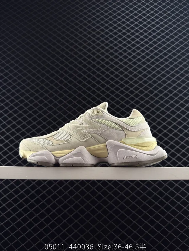 New Balance 9060 beige et jaune pâle sneakers chunky 7