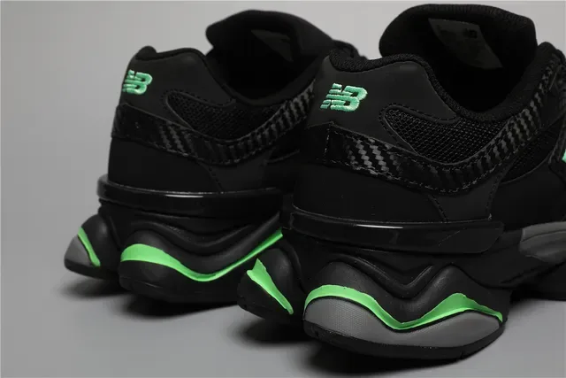 New Balance 9060 Chaussures lifestyle noires et vertes chunky avec semelle intermédiaire en couches texturisées fibre de carbone superpositions 2