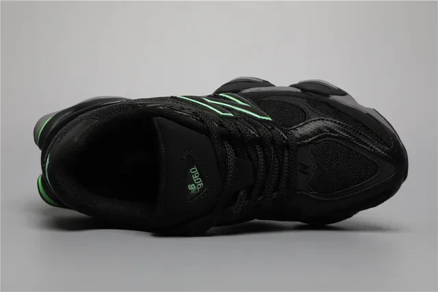 New Balance 9060 Chaussures lifestyle noires et vertes chunky avec semelle intermédiaire en couches texturisées fibre de carbone superpositions 7