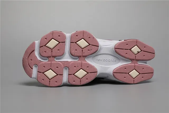 New Balance 9060 酒红色和粉色生活方式运动鞋 6