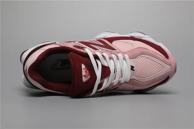 New Balance 9060 酒红色和粉色生活方式运动鞋 7