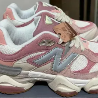 New Balance 9060 Rose poudrée Blanc Beige Baskets chunky
