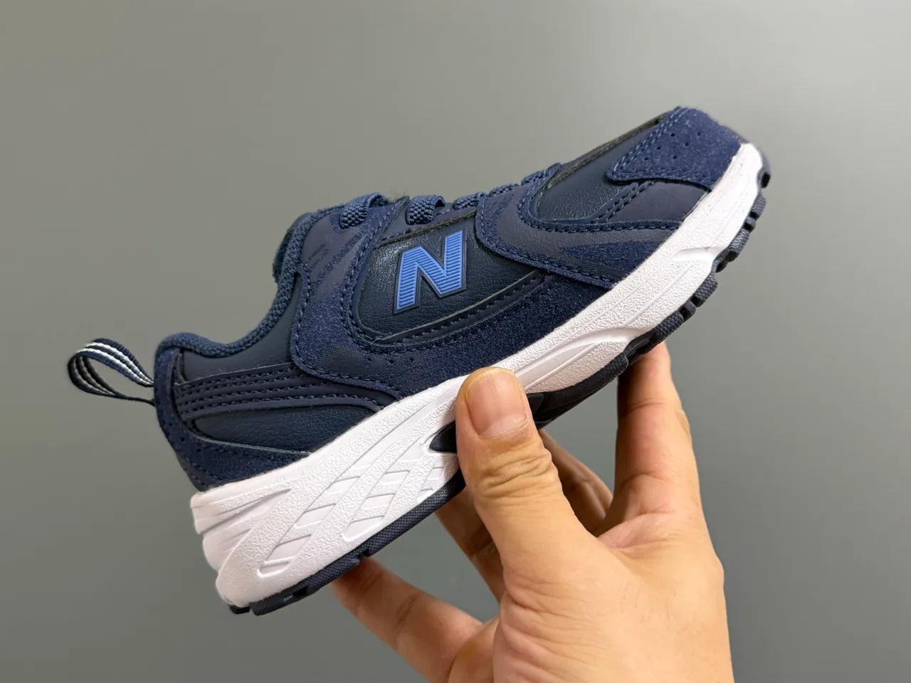 New Balance 9060 Gray Navy Midsole Multi-Panel Upper Chunky Sneakers 7