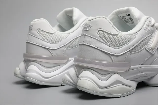 New Balance 9060 Sneakers Lifestyle Monochromatiques Blanches 3