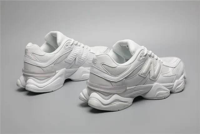 New Balance 9060 Sneakers Lifestyle Monochromatiques Blanches 4