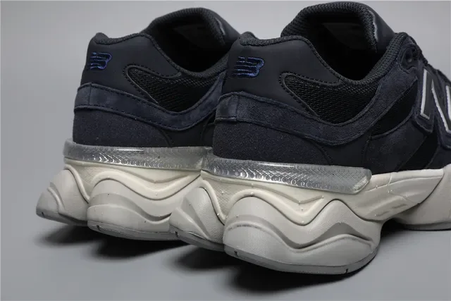 New Balance 9060 bleu marine et crème sneakers lifestyle 2