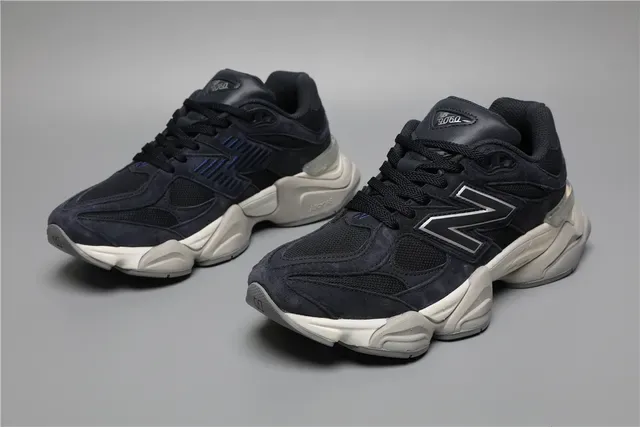 New Balance 9060 bleu marine et crème sneakers lifestyle 5