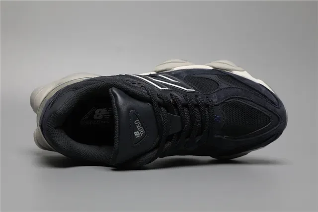 New Balance 9060 bleu marine et crème sneakers lifestyle 7