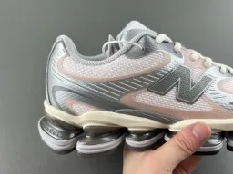 New Balance 9060 粉灰生活方式运动鞋 3