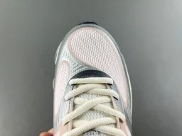New Balance 9060 粉灰生活方式运动鞋 4