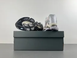 New Balance 9060 粉灰生活方式运动鞋 15