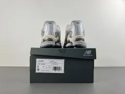 New Balance 9060 粉灰生活方式运动鞋 16