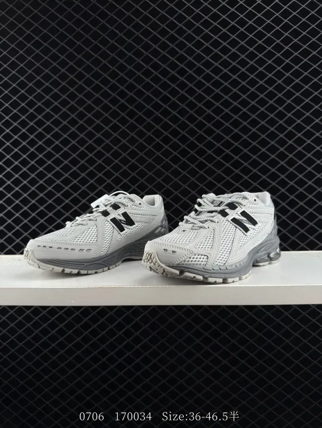 New Balance 906R Gris Cordura Lifestyle Sneakers 3