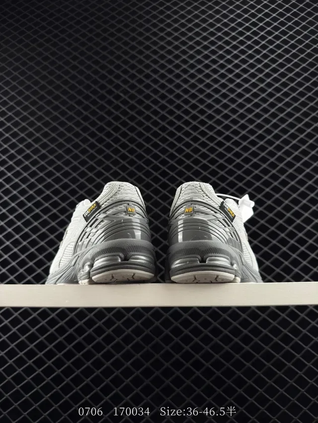 New Balance 906R Gris Cordura Lifestyle Sneakers 4