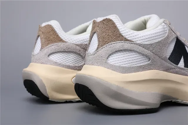 New Balance بيج أسود تشونكي مجسم وسط النعل جلد ناعم وشبكة علوية أحذية رياضية أسلوب حياة 2