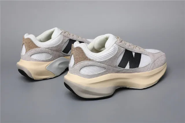 New Balance بيج أسود تشونكي مجسم وسط النعل جلد ناعم وشبكة علوية أحذية رياضية أسلوب حياة 3