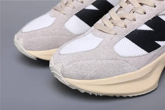 New Balance بيج أسود تشونكي مجسم وسط النعل جلد ناعم وشبكة علوية أحذية رياضية أسلوب حياة 4