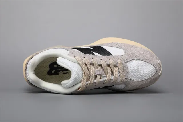 New Balance بيج أسود تشونكي مجسم وسط النعل جلد ناعم وشبكة علوية أحذية رياضية أسلوب حياة 7