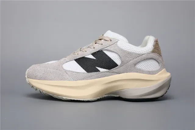New Balance بيج أسود تشونكي مجسم وسط النعل جلد ناعم وشبكة علوية أحذية رياضية أسلوب حياة 9