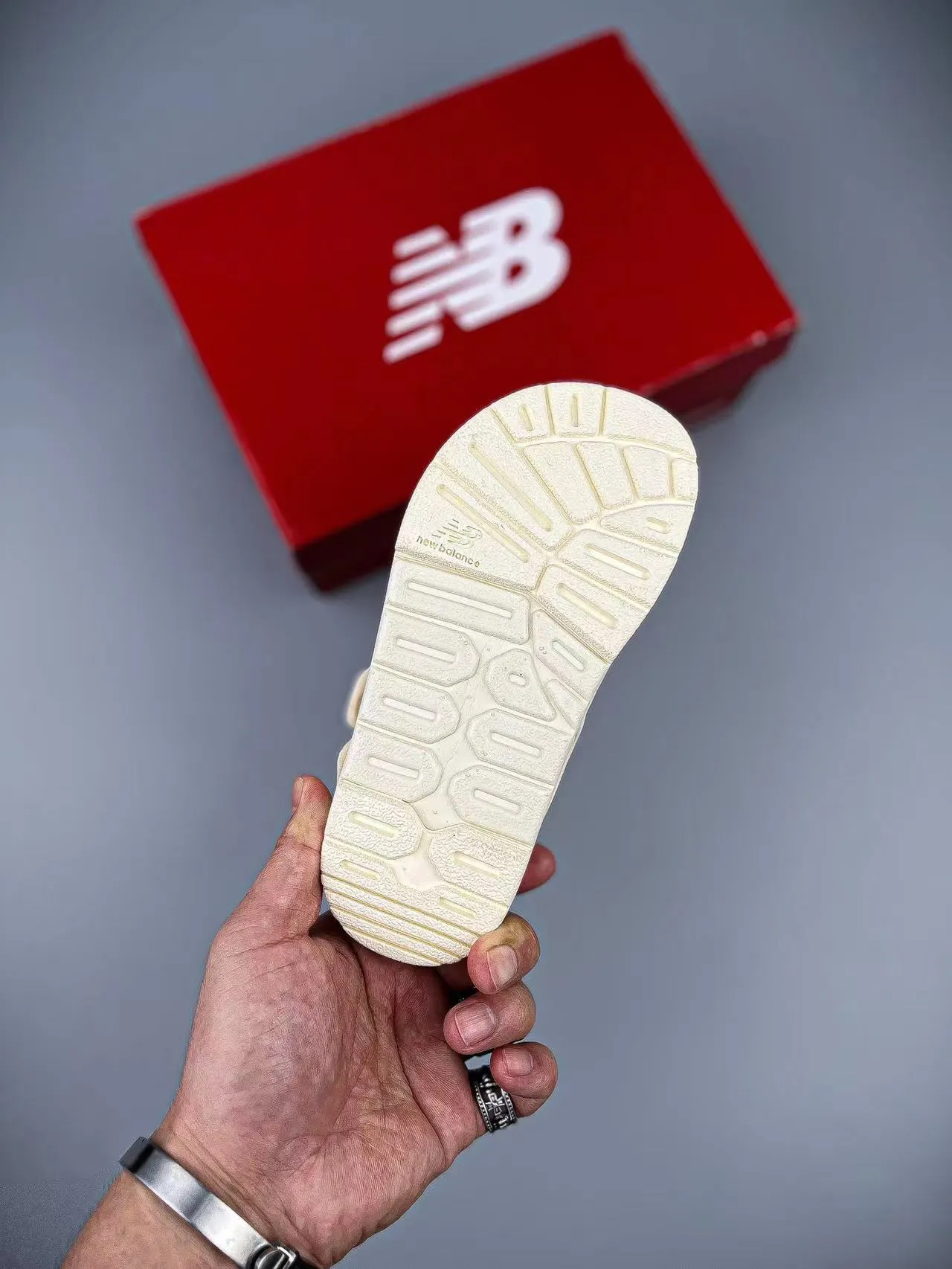 Sandales casuales New Balance beige multicolore mesh supérieur sangles velcro 10