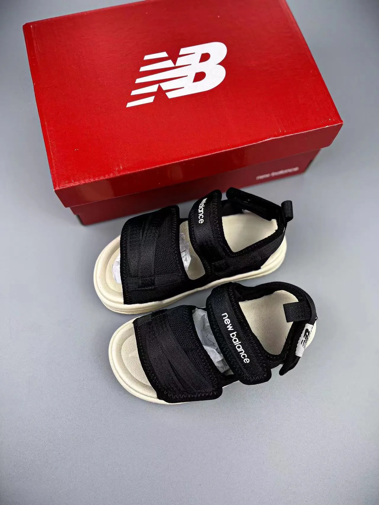 Sandales casuales New Balance beige multicolore mesh supérieur sangles velcro 18