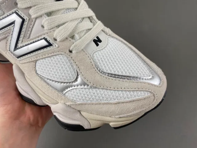 New Balance Bege Prateado Silhueta Metálico N Logo Tênis Chunky 2