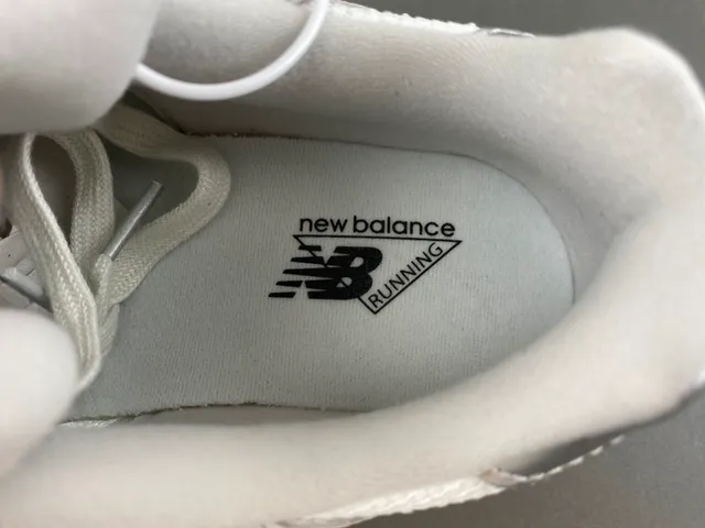 New Balance Bege Prateado Silhueta Metálico N Logo Tênis Chunky 7