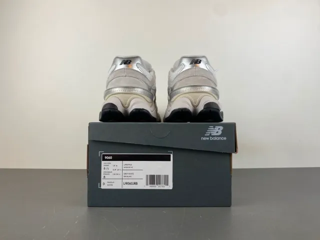 New Balance Bege Prateado Silhueta Metálico N Logo Tênis Chunky 17