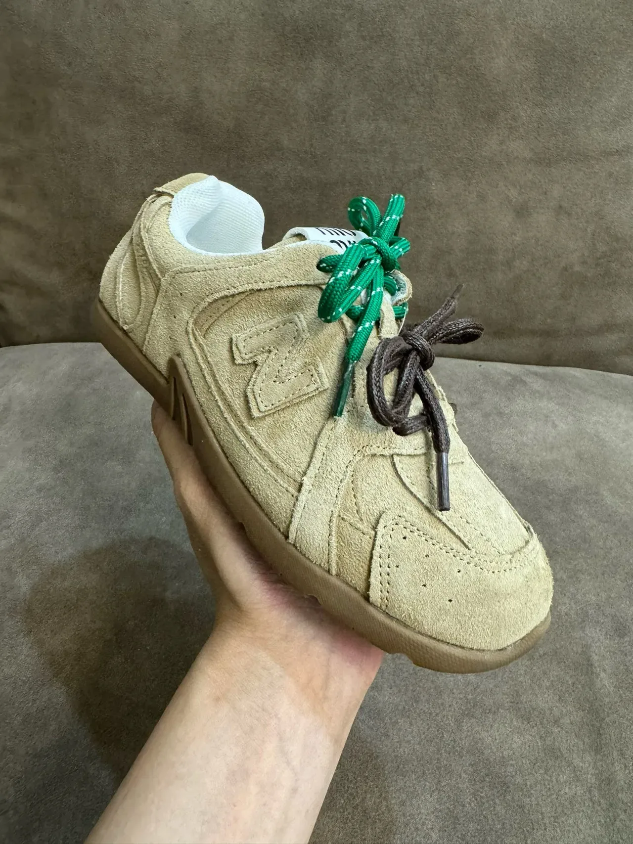 New Balance Tênis Lifestyle Bege Branco Camurça E Malha Em Camadas Superior Logo N Embossado 3