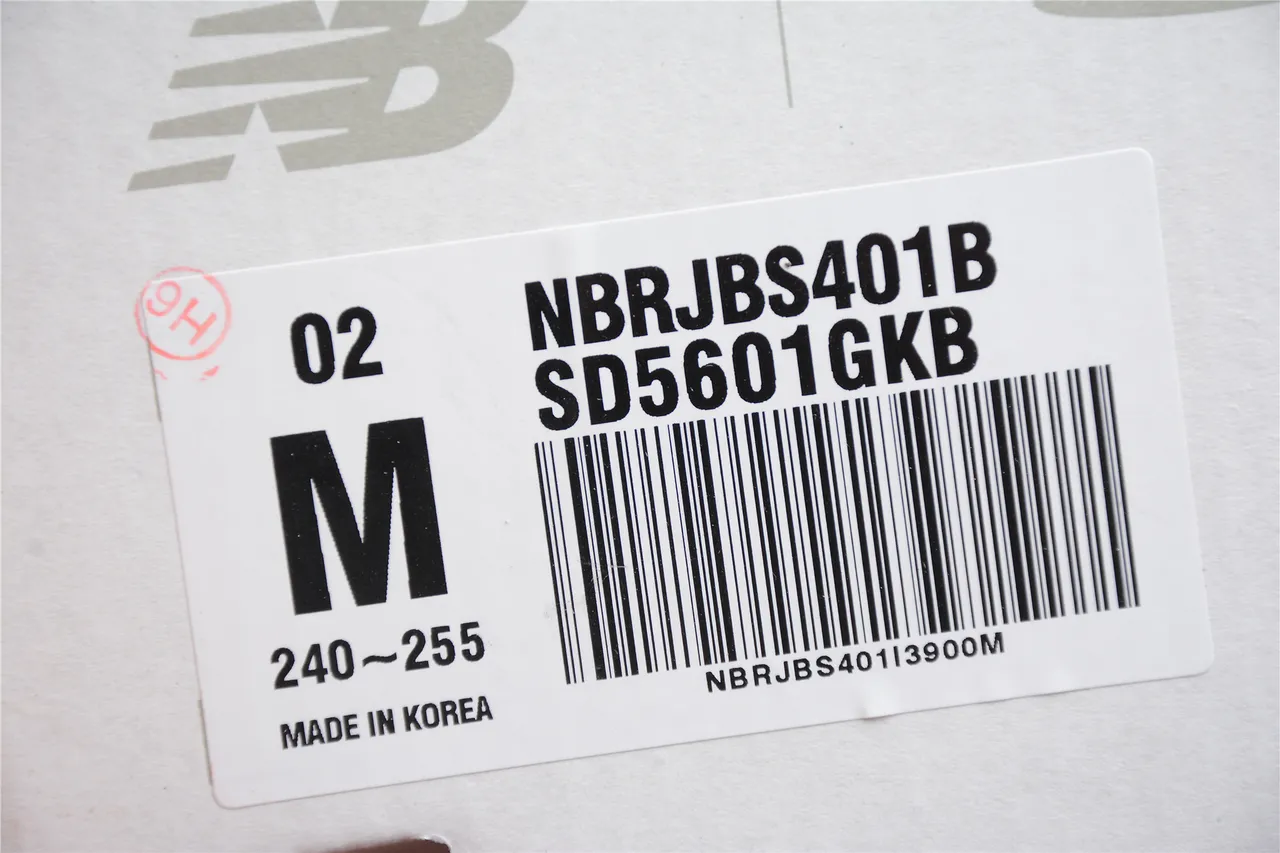 New Balance Chaussures de Maison Noires Moldées Monocromatiques Intégrées avec Sangle de Tanga 7