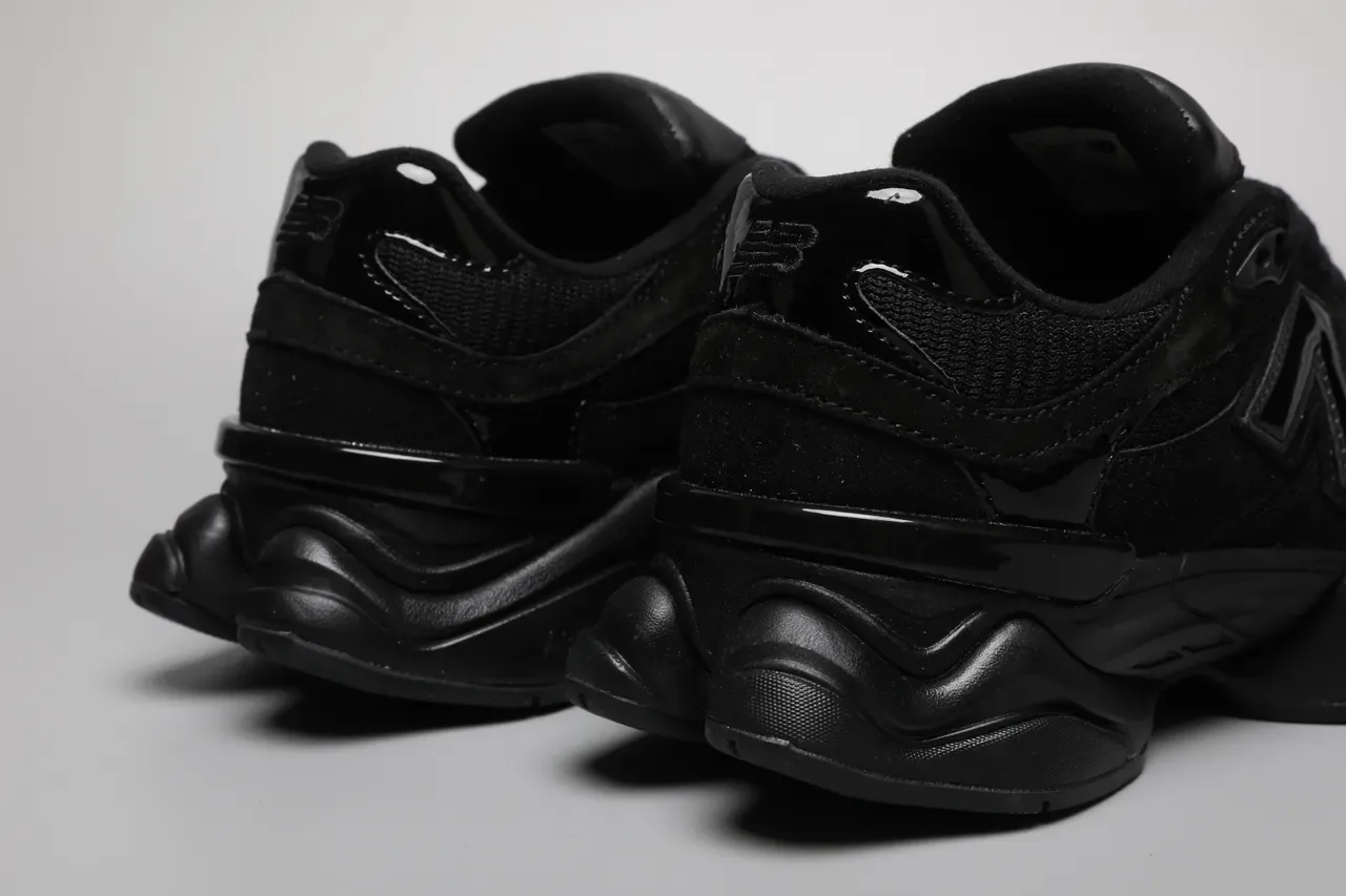 New Balance Chaussures Lifestyle Semelle Médiane Noire Monochrome Sculptée Chunky 2