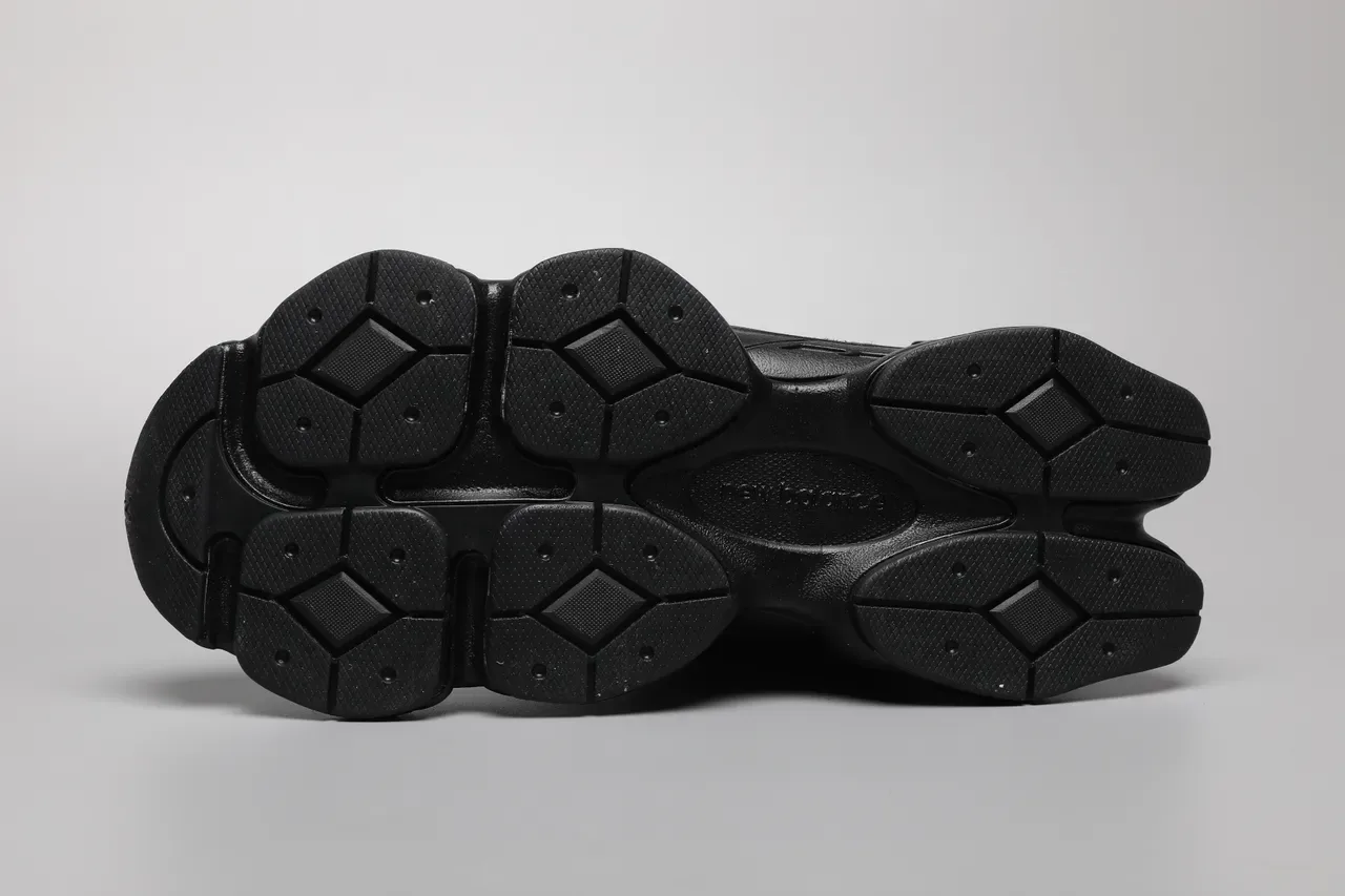 New Balance Chaussures Lifestyle Semelle Médiane Noire Monochrome Sculptée Chunky 6