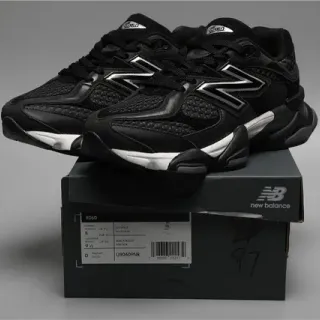 New Balance Black White Chunky Layered Midsole Mesh And Synthetic Overlay Construction Lifestyle Sneakers