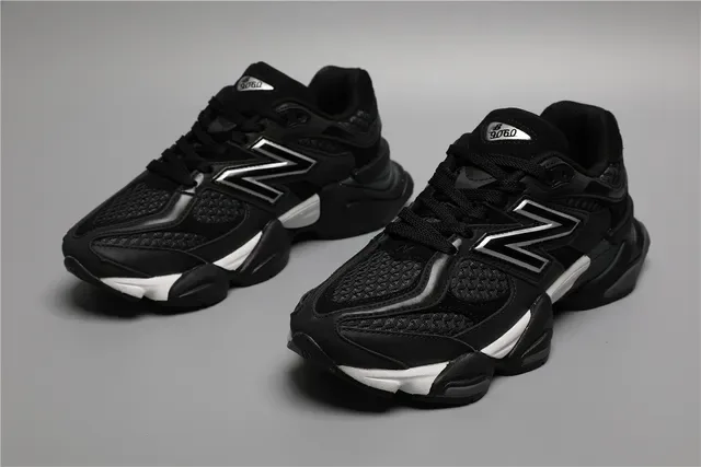 New Balance Chaussures Lifestyle Noir et Blanc Chunky Semelle Intermédiaire Couche Maille et Construction de Superposition Synthétique 5