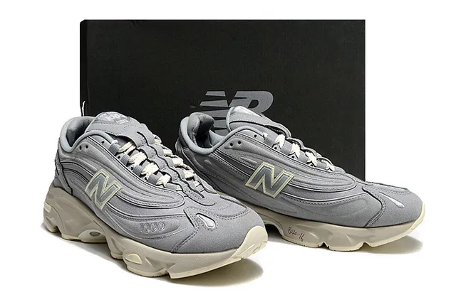 New Balance رمادي بيج طبقة علوة اصطناعية/شبكية منحوتة كعب نصف حذاء رياضي سميك 5