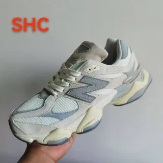 New Balance Gris Beige Semelle Médiane Maille Et Daim Superposition Baskets Chunky