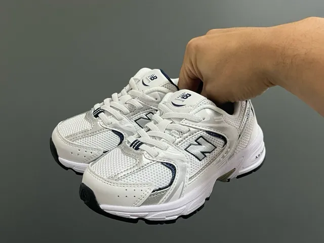 New Balance Gray Beige Midsole Multi-Panel Mesh-Suede Construction Chunky Sneakers 9