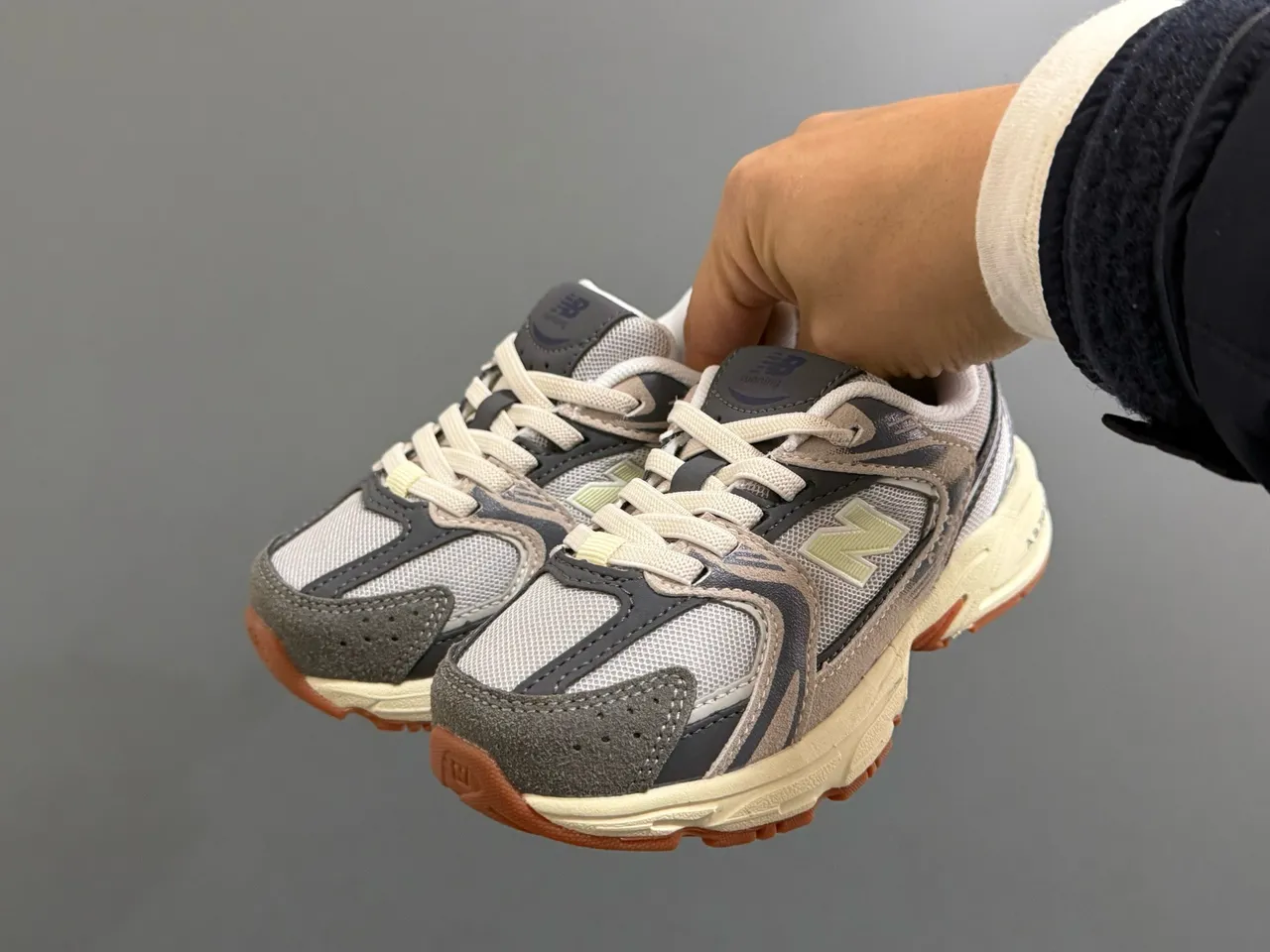 New Balance Gray Beige Midsole Multi-Panel Mesh-Suede Construction Chunky Sneakers 16