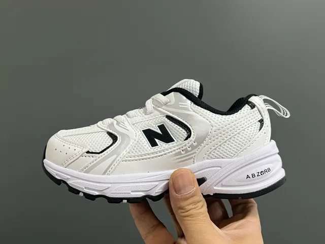 New Balance Gray Beige Midsole Multi-Panel Mesh-Suede Construction Chunky Sneakers 19