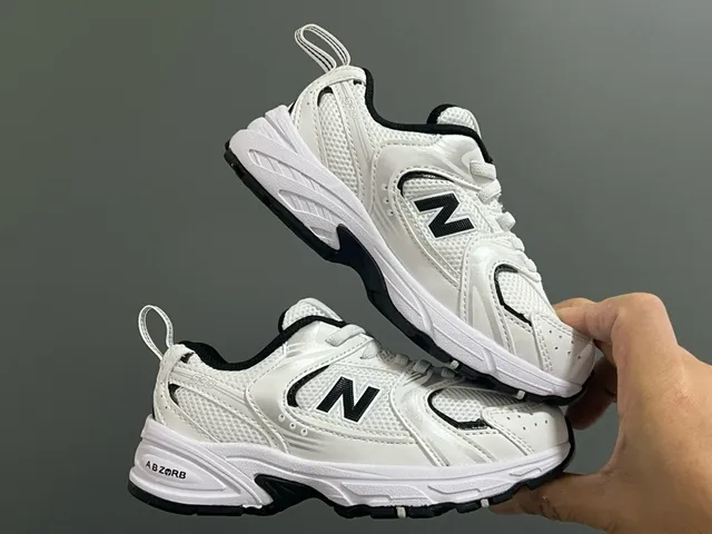 New Balance Gray Beige Midsole Multi-Panel Mesh-Suede Construction Chunky Sneakers 24